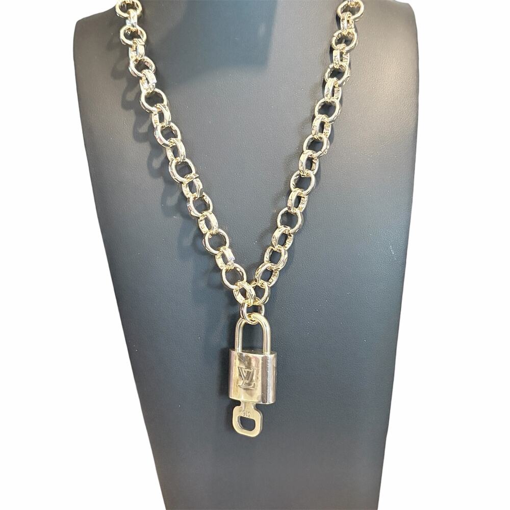 Louis Vuitton Lock & Key #316 w/a Gold Chain Necklace 16 Inch + 3" Extender - Picture 3 of 8